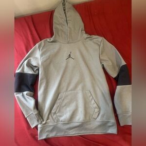 Boys grey and black Jordan boys' Therma-FIT pullover hoodie
Large